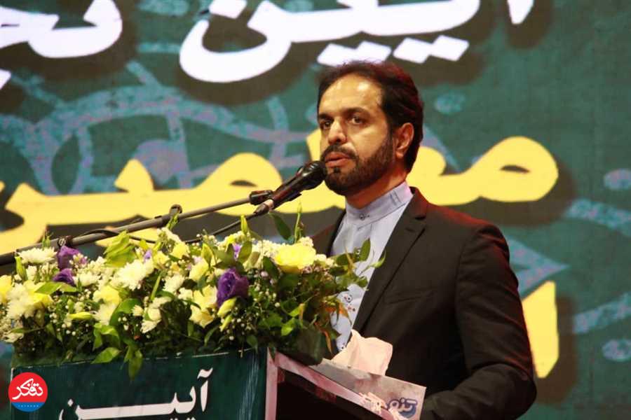 معلمان، ریشه‌های تمدن ایران‌اند